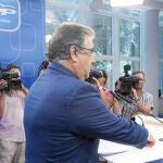 El presidente del PP-A, Juan Ignacio Zoido, ayer en la sede regional
