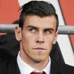 Hace mucho que no se ve una imagen de Bale con la camiseta del Tottenham y él está dispuesto a que esa fotografía no se pueda tomar nunca más. Por ahora, no se viste de corto ni para jugar con su selección. A la espera de fichar por el Madrid, Bale se viste más de calle que de futbolista