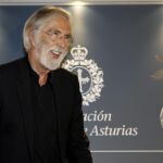El cineasta y dramaturgo austriaco Michael Haneke, a su llegada hoy al hotel La Reconquista de Oviedo, ciudad donde el próximo viernes recogerá el premio Príncipe de Asturias de las Artes, en la ceremonia de entrega de la XXXIII edición.