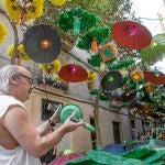 La calle Fraternitat es una de las 17 adornadas para las fiestas de Gràcia.
