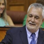 El presidente de la Junta de Andalucía, Jose Antonio Griñán, durante su intervención en el primer debate sobre el estado de la comunidad que se celebra en la actual legislatura en el Parlamento andaluz