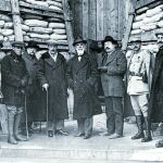 Pérez de Ayala (segundo por la izda.), como corresponsal de guerra para «La Prensa de Buenos Aires» en el frente italiano (1916)