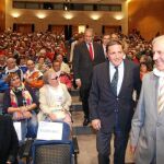 El consejero de Sanidad, Antonio Sáez Aguado junto al presidente de Feafes, Jesús Corrales