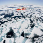 Un rompehielos navegando por la bahía Baffin, entre Groenlandia y Canadá / AP