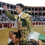 Alejandro Talavante abandonó El Bibio a hombros tras cortar dos orejas al sexto