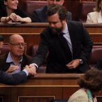 Iván Espinosa de los Monteros saluda a Pedro Sánchez