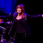 Carla Bruni, en un momento del concierto. Foto: Efe