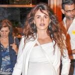 Penélope Cruz, el sábado en el Circo Price de Madrid, en donde lució un «look» ajustado en su último mes de embarazo. Gtres