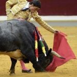 Paco Ureña templa con la izquierda al ejemplar de La Quinta