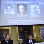 Momento en que la academia sueca anuncia los nombres de los ganadores
