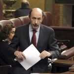 El líder del PSOE, Alfredo Pérez Rubalcaba, durante el pleno celebrado hoy en el Congreso de los Diputados