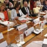 El ministro de Educación, Cultura y Deporte, José Ignacio Wert (d), durante la Conferencia Sectorial de Educación
