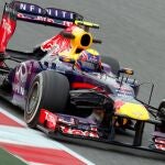 Webber aprovechó los problemas mecánicos de Vettel con el Kers para conseguir la "pole"