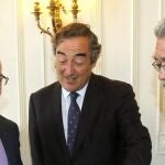 Rosell con Toxo y Méndez, tras intervenir hoy en el seminario "Competitividad y Marca España "en la Universidad Internacional Menéndez Pelayo