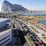 La vida a los dos lados de la verja