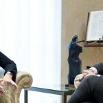 El lehendakari, Iñigo Urkullu, y la recientemente nombrada presidenta del PP vasco, Arantza Quiroga,durante la entrevista que celebraron hoy en Ajuria Enea