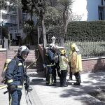 Cinco dotaciones de Bomberos y dos unidades del Samur acudieron hasta el número 21 de la calle Juan Vigón, en Chamberí