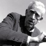 Esta instantánea recoge una reacción de Salinger ante la presencia de un fotógrafo