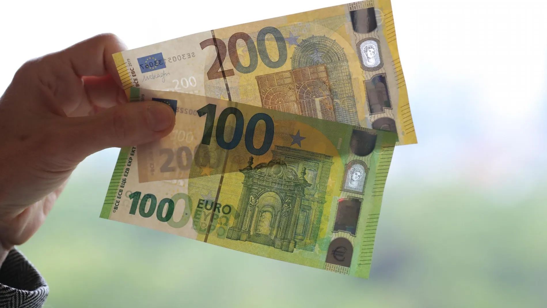 Billetes de 100 y 200 euros