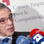 El presidente de Telefónica, César Alierta, ayer, en Zaragoza