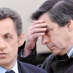 El ex presidente Nicolas Sarkozy con el que fuera su primer ministro, François Fillon, ahora dispuesto a disputarle la candidatura al Elíseo en 2017