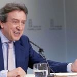 El portavoz, José Antonio de Santiago-Juárez, explica los acuerdos aprobados por el Consejo de Gobierno