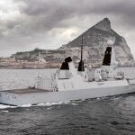 «HMS DRAGON», destructor británico tipo 45, fotografiado en las inmediaciones de Gibraltar en marzo de este año