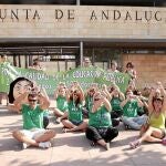 Protesta ayer de docentes interinos en la Consejería de Educación