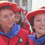 Jone Artola participó ayer en el tradicional txupinazo de homenaje a las txupineras junto a la etarra Arantza Carballo