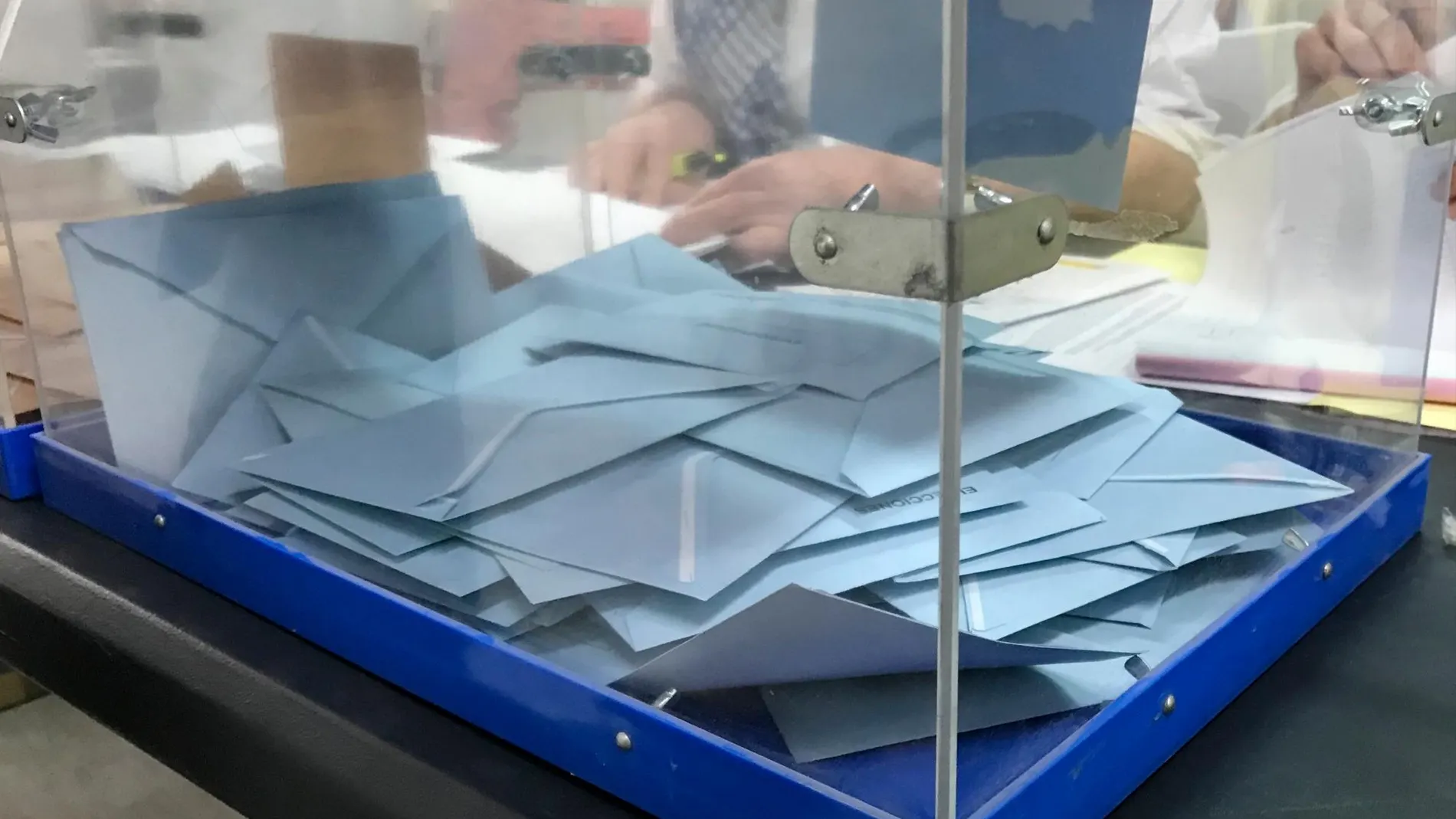 Urna con votos de la Elecciones Europeas