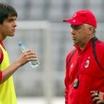 Ancelotti, en su etapa en el Milan con Kaká; precisamente, el brasileño será uno de los primeros dilemas que deba resolver el técnico