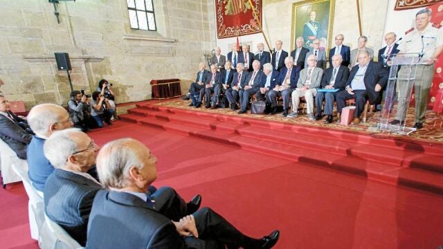 El Teniente General Rafael Comas da la bienvenida al jurado de los Premios Jaime I que hoy decidirán a los galardonados de su 25 edición