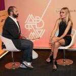 Javier de Juanas y Clara Courel vestida de Amaya Arzuaga y zapatos de Salvatore Ferragamo