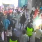 El juez imputa al empleado que abrió el portón del Madrid Arena