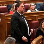 El líder de ERC, Oriol Junqueras promete el cargo durante la sesión constitutiva de las nuevas Cortes Generales de la XIII Legislativa / Foto: Efe
