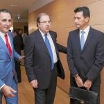 Juan Vicente Herrera junto a José Rolando Álvarez y el ponente Rafael Domenech