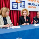 La subdelegada del Gobierno, Lirio Martín; el comisario de la Policia Nacional, Manuel de la Fuente; y la directora de Educación, Resurrección Pascual