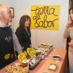 La consejera visita al Feria de Agroturismo de Carracedelo (León)