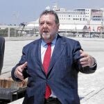 El presidente Griñán, ayer, junto al presidente del Puerto de Motril, Ángel Díaz