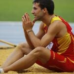 El español Eusebio Cáceres durante su participación en la final de salto de longitud