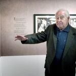 El filósofo y crítico de arte Arnau Puig, ayer, en una de las salas de la exposición que protagoniza en La Virreina