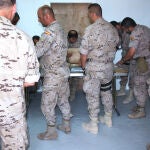 Un grupo de militares ejerce su derecho al voto