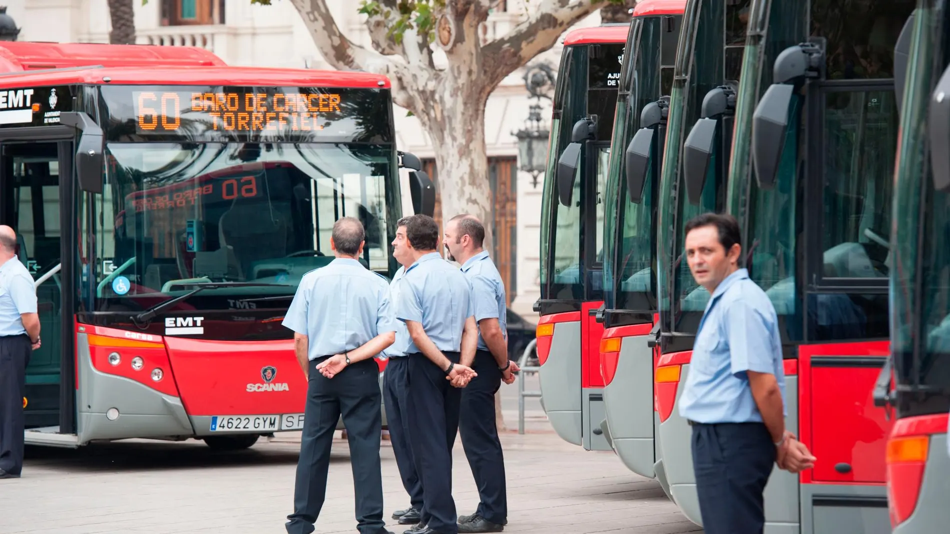 Los trabajadores de la EMT protestan por las condiciones de la jubilación parcial