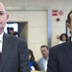 Fotografía de archivo, tomada el 16/9/2013, al inicio del juicio del caso Faisán, de Enrique Pamiés (i) y José María Ballesteros (d).