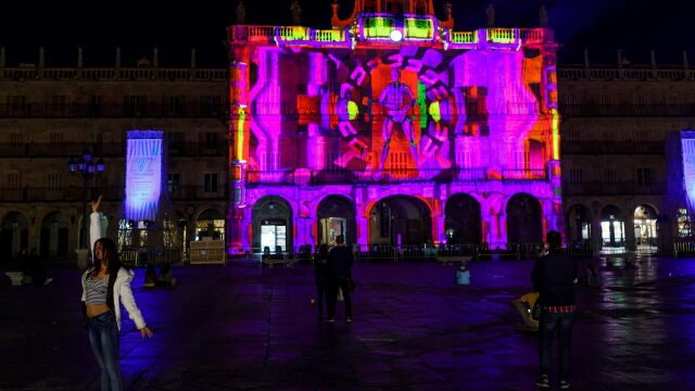 Proyección artística en la fachada del Ayuntamiento de Salamanca
