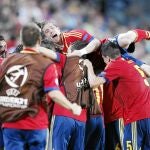 Los jugadores de la Sub'21 celebran el tanto de la victoria ante Alemania