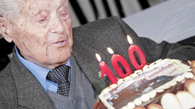 El veterano fotógrafo, Francisco Cano «Canito» cumplió ayer cien años