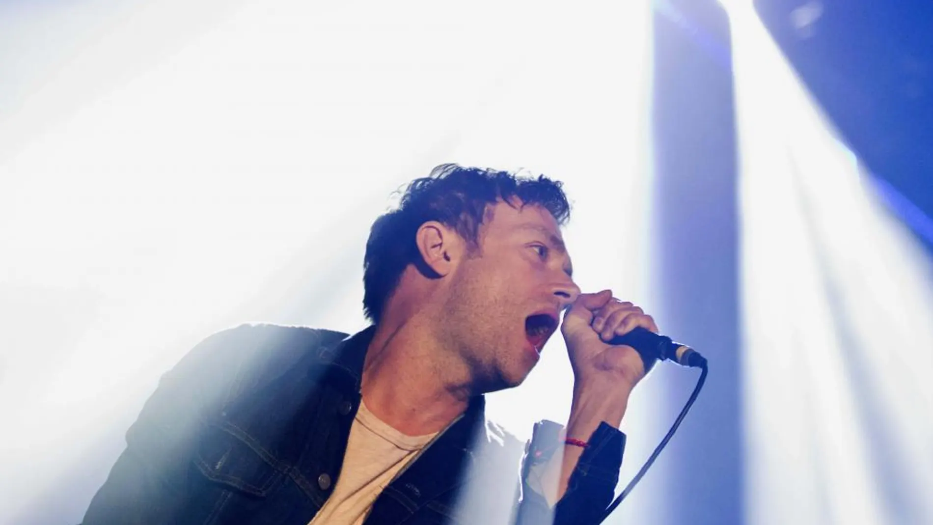 El vocalista Damon Albarn, de la banda británica Blur, durante la actuación del grupo ayer
