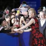 Nicole Kidman fue una de las estrellas de la noche junto a (en la columna dcha., de arriba abajo) Leonardo Di Caprio, John Travolta y Ewan McGregor