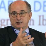 El presidente de Repsol, Antonio Brufau, durante su participación en el panel de discusión "Oportunidades y Experiencias de la Integración Empresarial"
